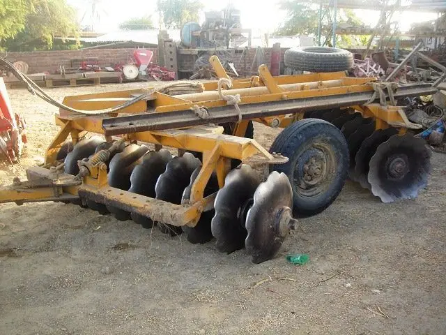 Preparación del terreno para el cultivo de papaya
