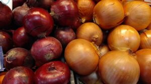 Cebollas blancas y moradas