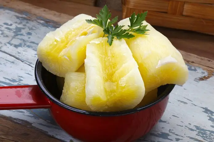 Cultivo de yuca - Yuca sancochada en una tasa honda 