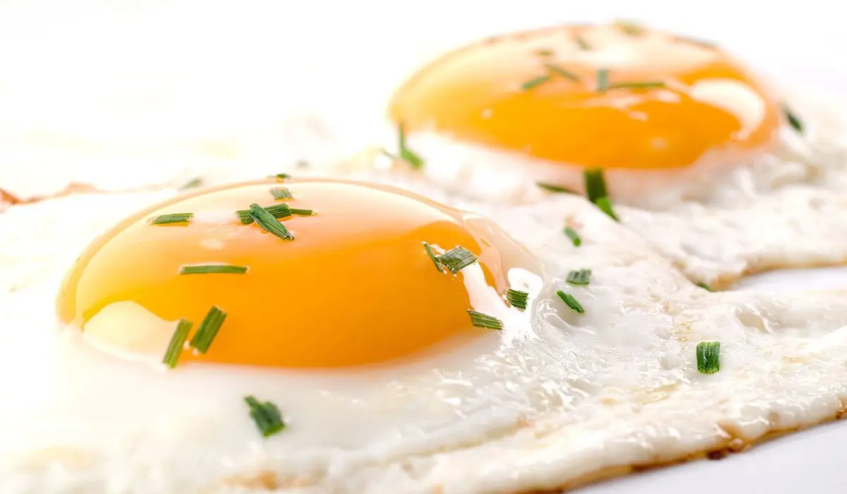 Dos huevos fritos