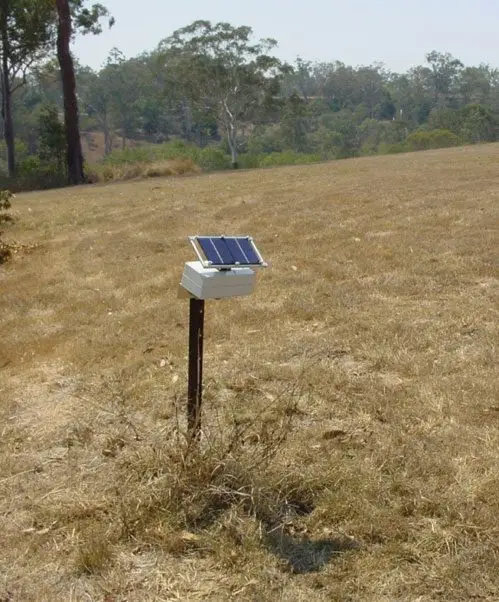 Célula fotovoltaica en pleno campo para la agricultura de precisión