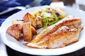 plato con filetes de tilapia a la plancha