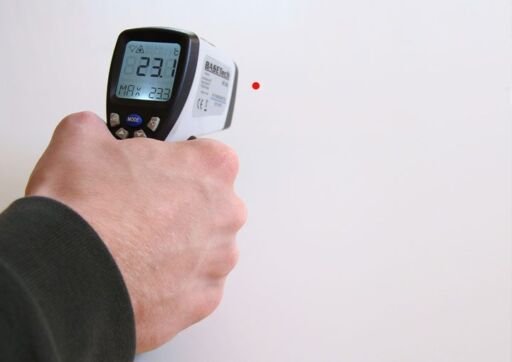 Toma de temperatura con termómetro manual, Agropedia