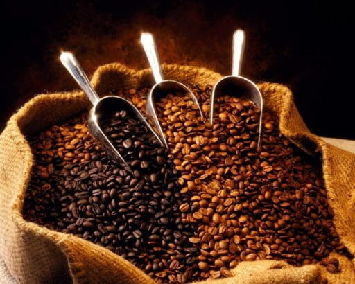 Exportaciones brasileñas de café caen más de 30 % en volumen